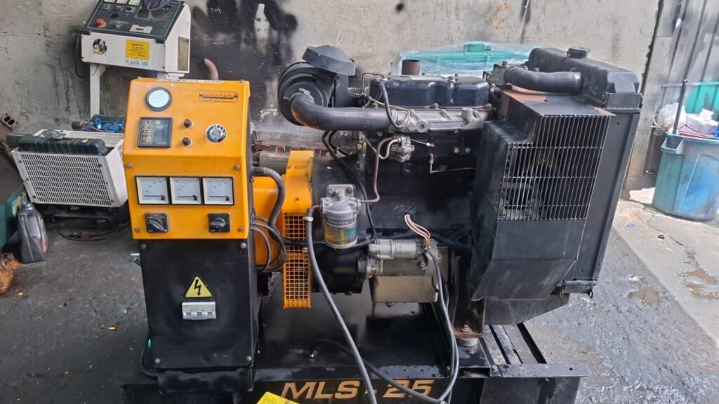 Planta eléctrica 35 kVA con motor Perkins 3152 y generador Leroy Somer. Equipo eficiente, revisado y listo para suministro continuo.