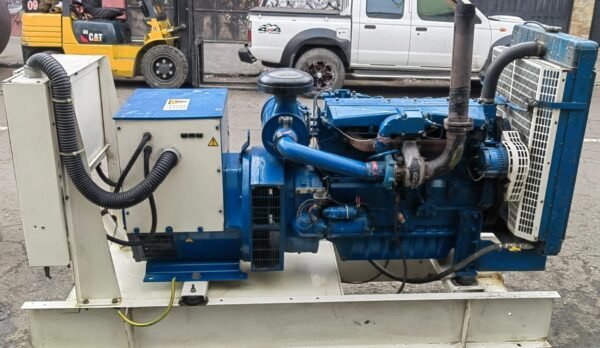 Planta eléctrica 125 kVA con motor Perkins 1006 y generador Stamford. Equipo confiable, eficiente y listo para operación continua.